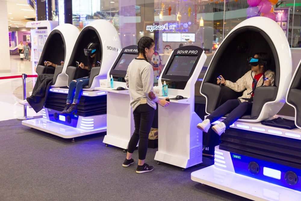 The attractions of the future? Between patents, big data and virtual reality